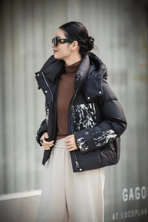 Cuello, cremallera y puño de la chaqueta Elvy en negro