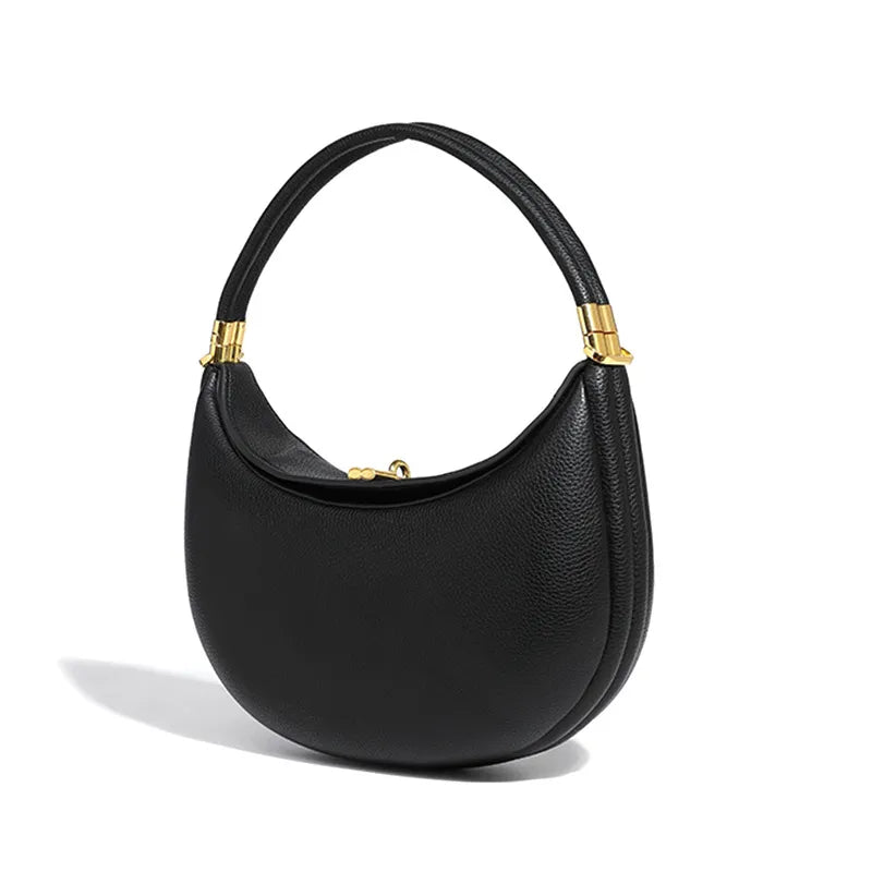 Bolso tipo media luna de piel vegana con herrajes dorados - Yuna