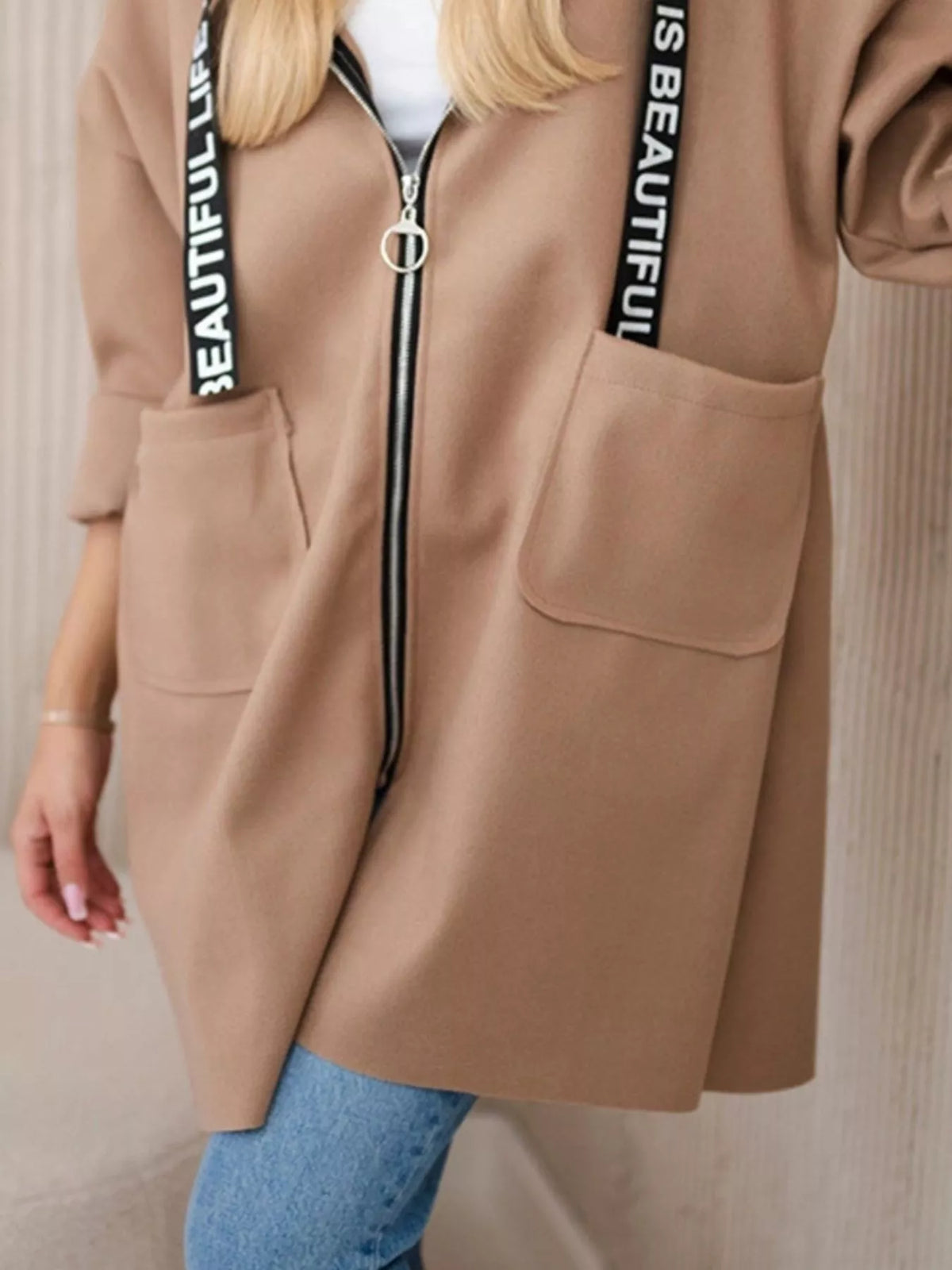 Abrigo con capucha moderna para mujer - Nelya