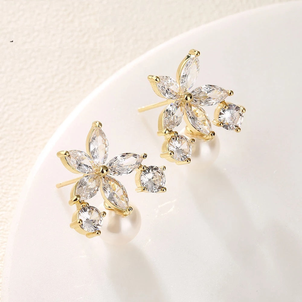 ÉCLAT | Flor De Luz™ | Aretes De Moissanita Con Baño De Oro 18K