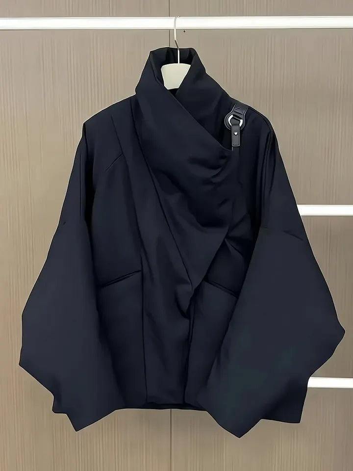 Chaqueta de invierno para mujer con cuello drapeado y corte asimétrico