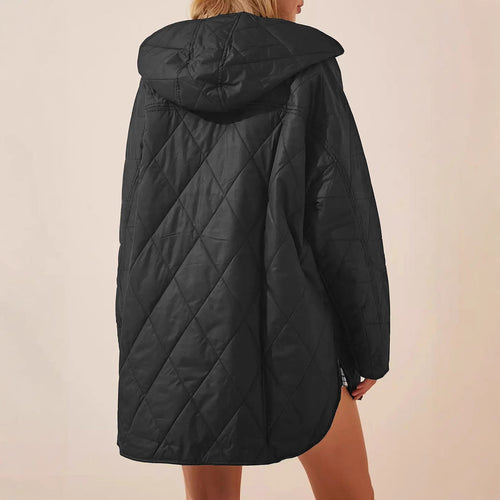 Espalda de la chaqueta Yvianne en negro con el acolchado en rombos