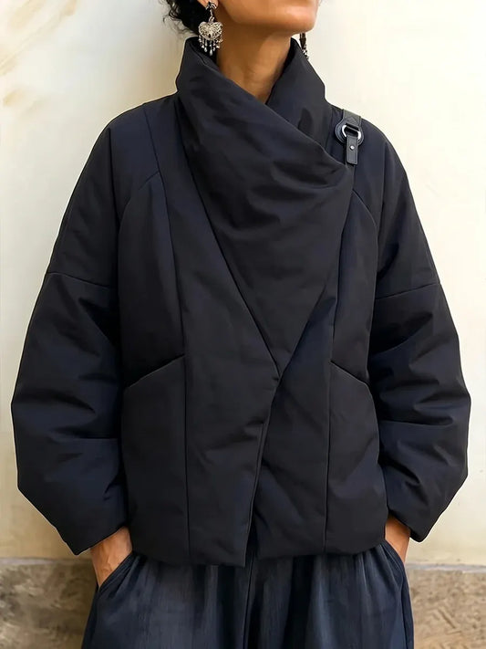 Chaqueta de invierno para mujer con cuello drapeado y corte asimétrico