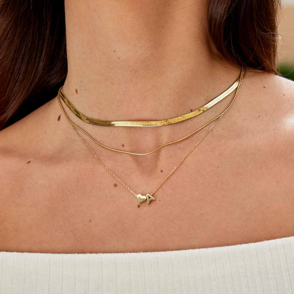 Collar Inicial Atemporal con Corazón