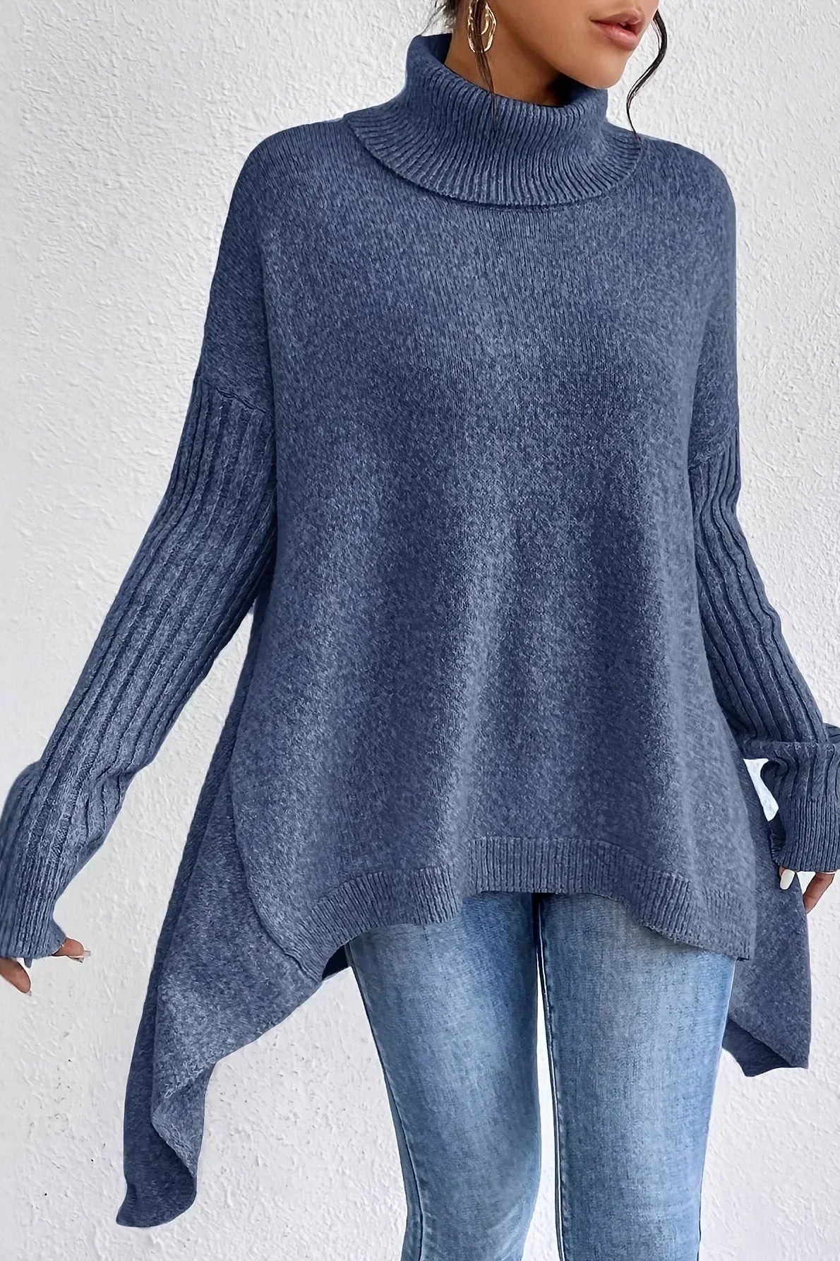 Suéter oversize de mujer con cuello alto y dobladillo asimétrico