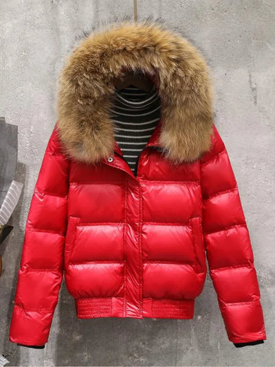 Chaqueta Romantza en rojo, con ribete peludo en la capucha