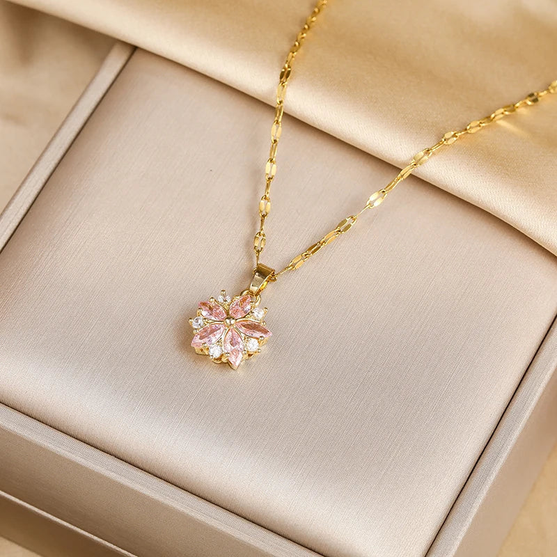 ÉCLAT | Collar Sakura Rosa Romántico en Acero Inoxidable