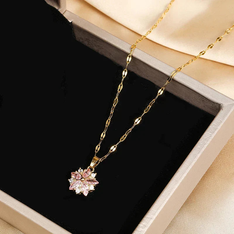 ÉCLAT | Collar Sakura Rosa Romántico en Acero Inoxidable