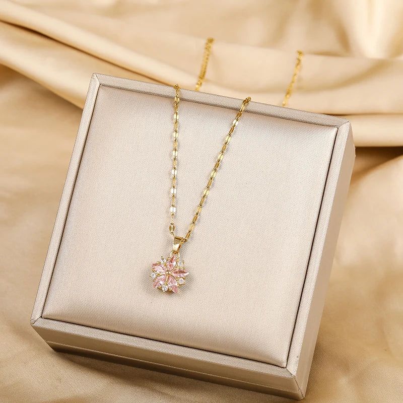 ÉCLAT | Collar Sakura Rosa Romántico en Acero Inoxidable