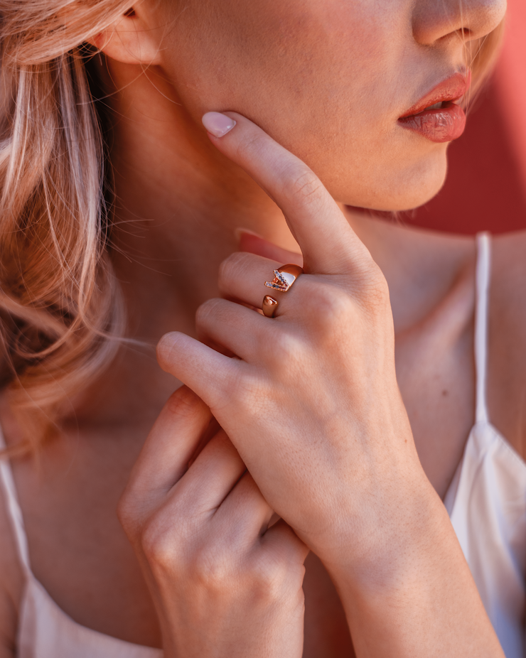 ÉCLAT | Anillo de Oro con Letra Personalizada (Ajustable)