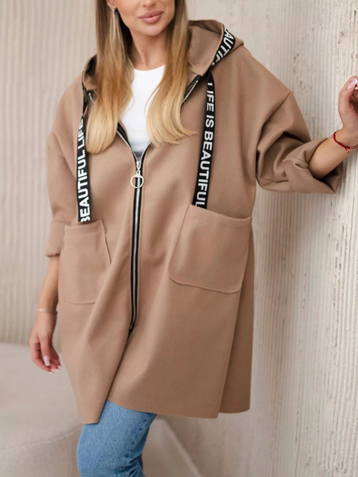 Abrigo con capucha moderna para mujer - Nelya