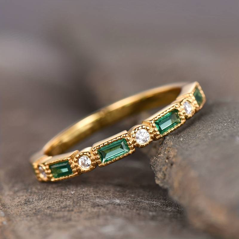 ÉCLAT | Anillo Vintage de Oro con Circonio Verde Incrustado