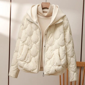 Abrigo acolchado en blanco alpino