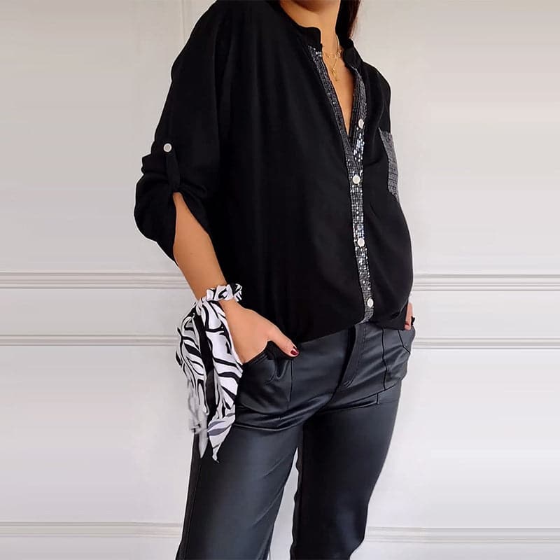 Blusa Negra con Detalles Brillantes de Corte Fluido