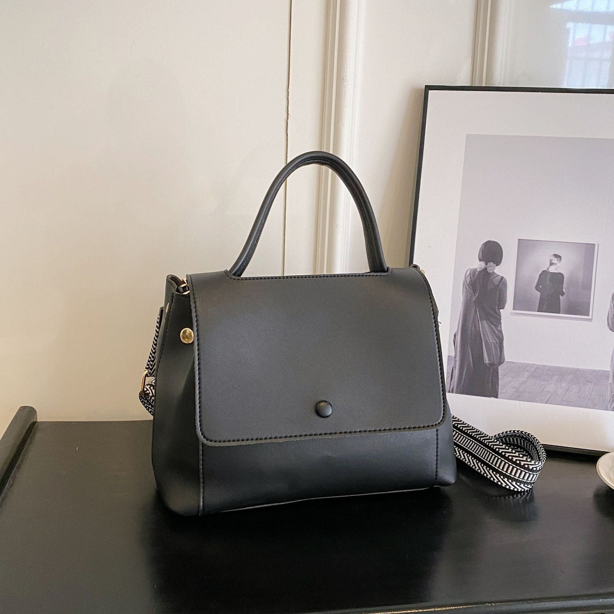 Bolso para mujer de piel sintética estructura rígida estilo bandolera - Renata
