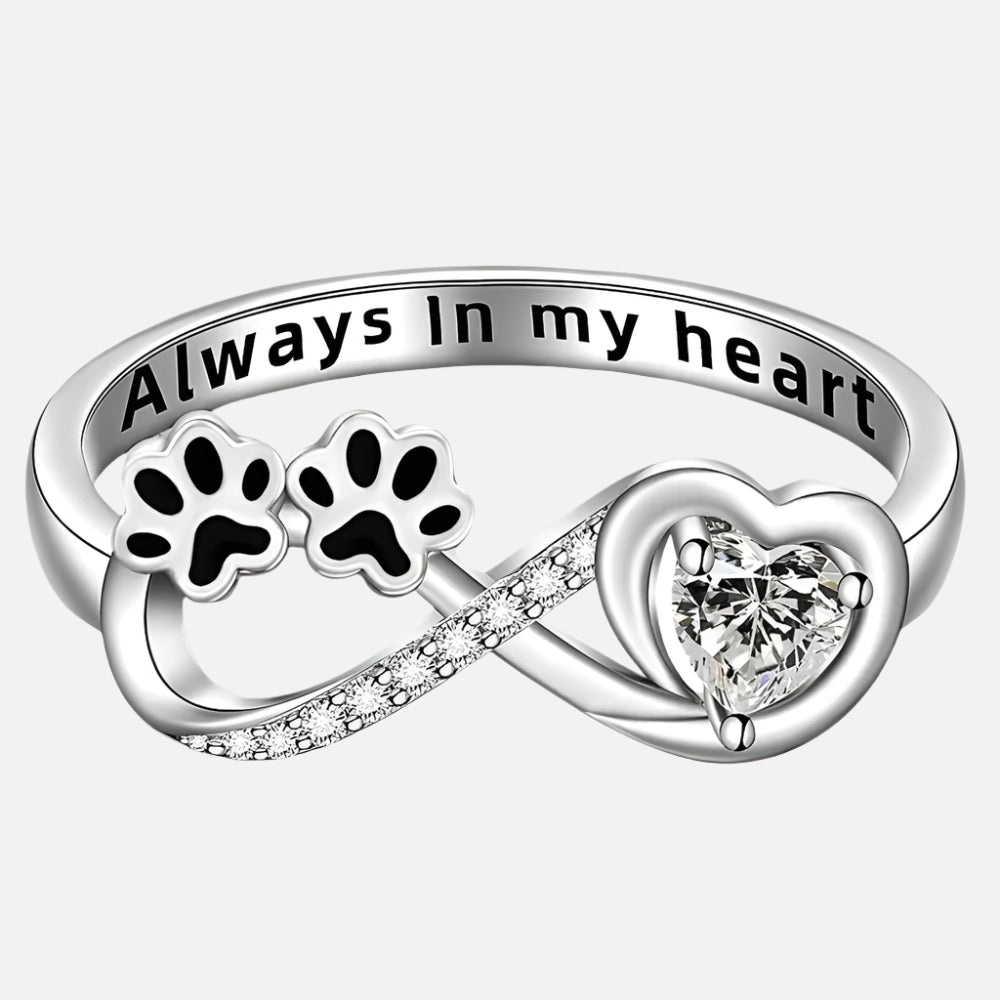 ÉCLAT | Anillo con Circonitas en Forma de Huella con Diseño de Corazón e Infinito